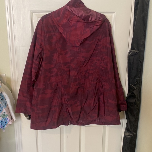 Rain shell - Picture 2 of 3